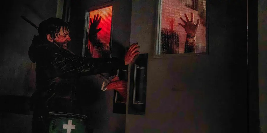 У кіно з 17 вересня: оселя зла, Роза із Сандрою Гюллер та українські Родичі