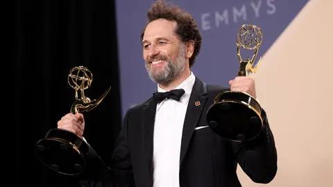 Метью Ріс удруге за вечір вийшов на сцену «Еммі» — і вписав своє ім'я в історію