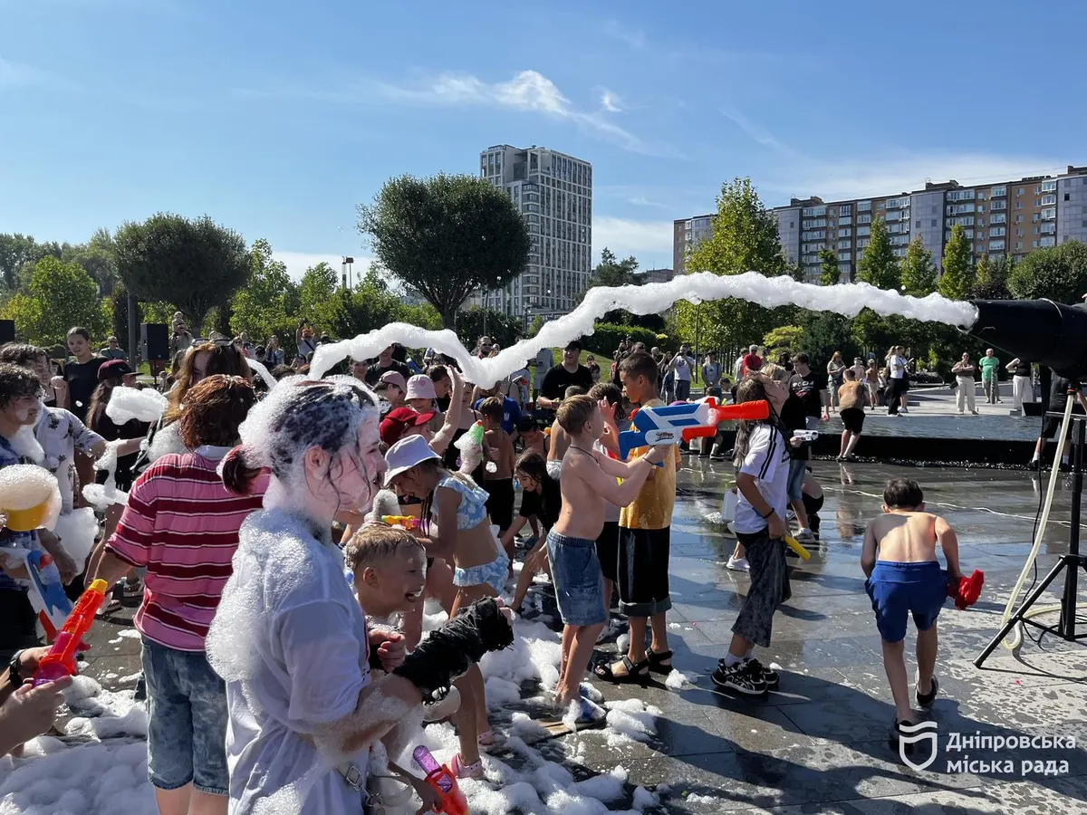У Дніпрі молодь влаштувала водну битву до 500-річчя міста