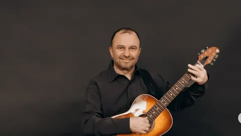 Віктор Павлік присів біля хлопчика на концерті: мережа розділилася на табір критиків та захисників