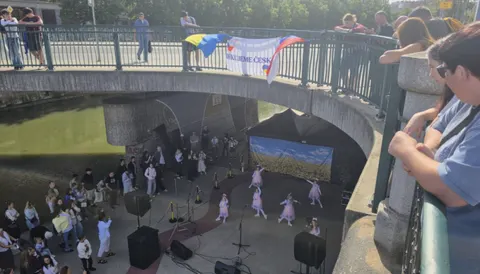 У Плзені українці зібрали сміття та заспівали чеською — як подякували Чехії