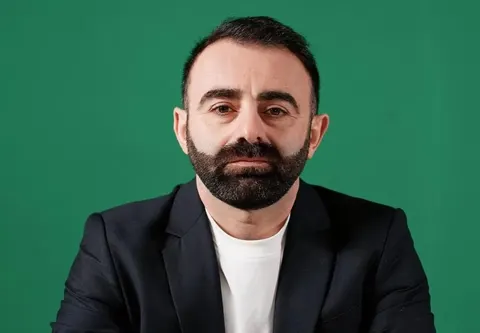 Арам Арзуманян травмував коліно під час вистави: деталі інциденту