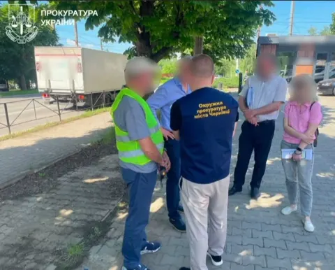 У Чернівцях експосадовиця оформлювала чуже майно без законних підстав